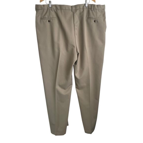 Haggar Mens Pants 44x30 Khaki Straight Leg Business Casual Neutral Travel Basics - Picture 3 of 12